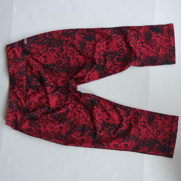 Danskin Now Fitted Snakeprint Dri-More Athletic Yoga Capri Pants M Red Black - Picture 10 of 16